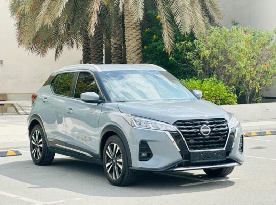 Nissan Kicks 2024 gcc spec Silver