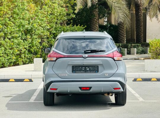 Nissan Kicks 2024 gcc spec Silver