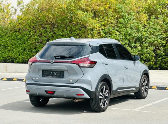 Nissan Kicks 2024 gcc spec Silver