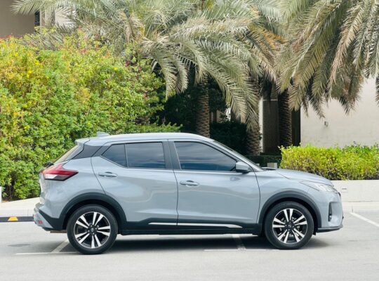 Nissan Kicks 2024 gcc spec Silver