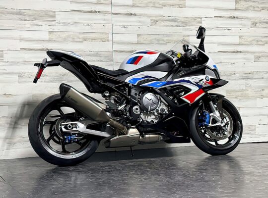 2021BMW M1000RR…..contact me on whatsapp: +971563148402