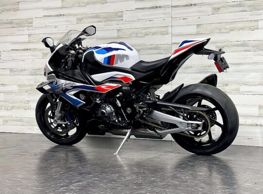 2021BMW M1000RR…..contact me on whatsapp: +971563148402